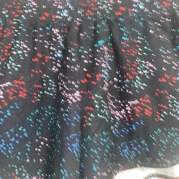 Avía Athletic Shorts - Picture 3 of 6